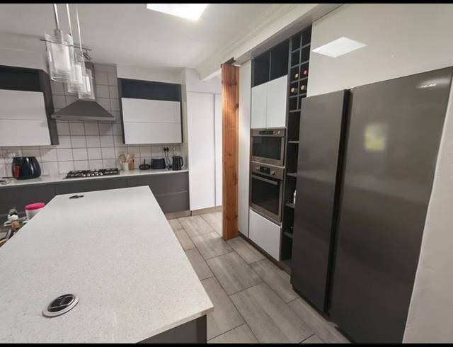 3 BEDROOM SIMPLEX FOR SALE IN WATERKLOOF HEIGHTS